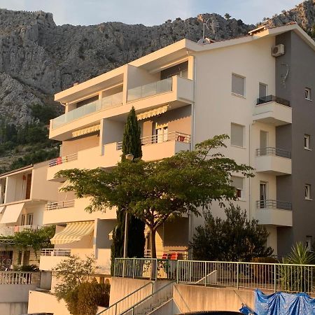 Apartments Beverly Омиш Экстерьер фото