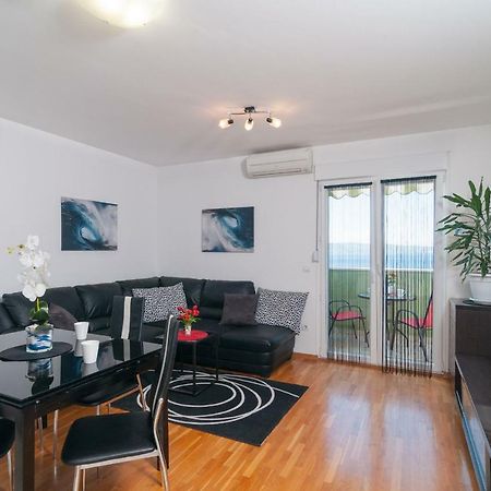 Apartments Beverly Омиш Экстерьер фото