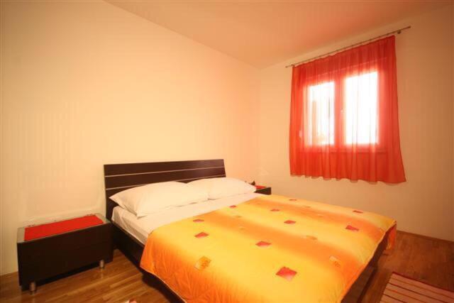 Apartments Beverly Омиш Экстерьер фото