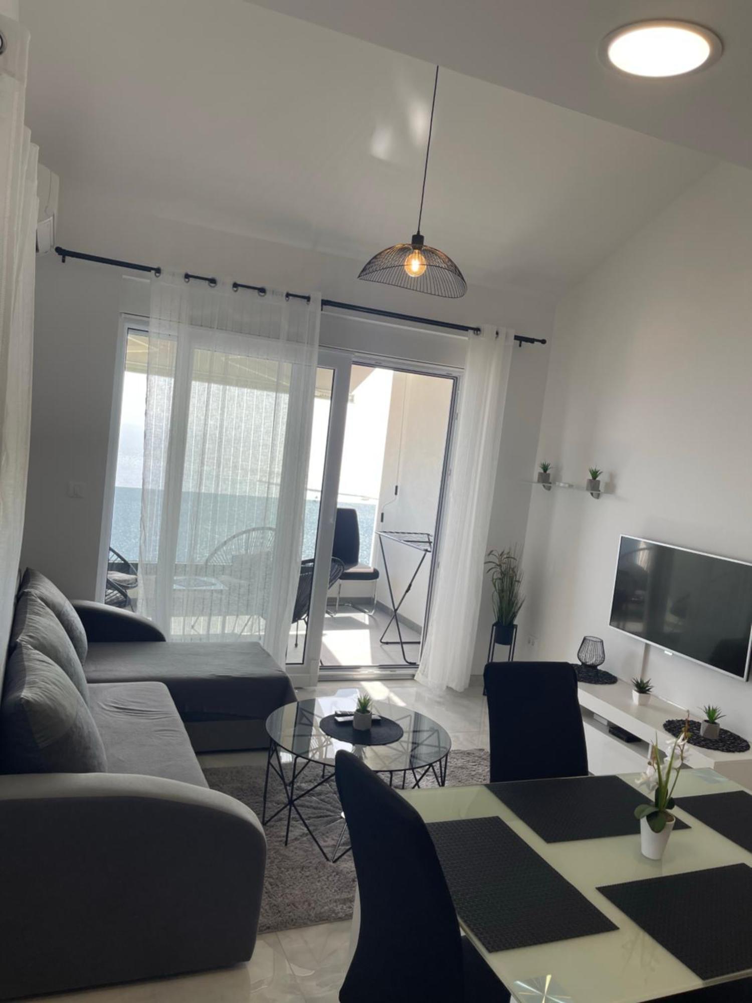Apartments Beverly Омиш Экстерьер фото