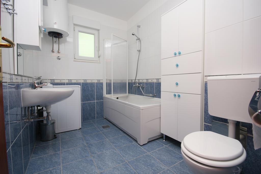 Apartments Beverly Омиш Экстерьер фото