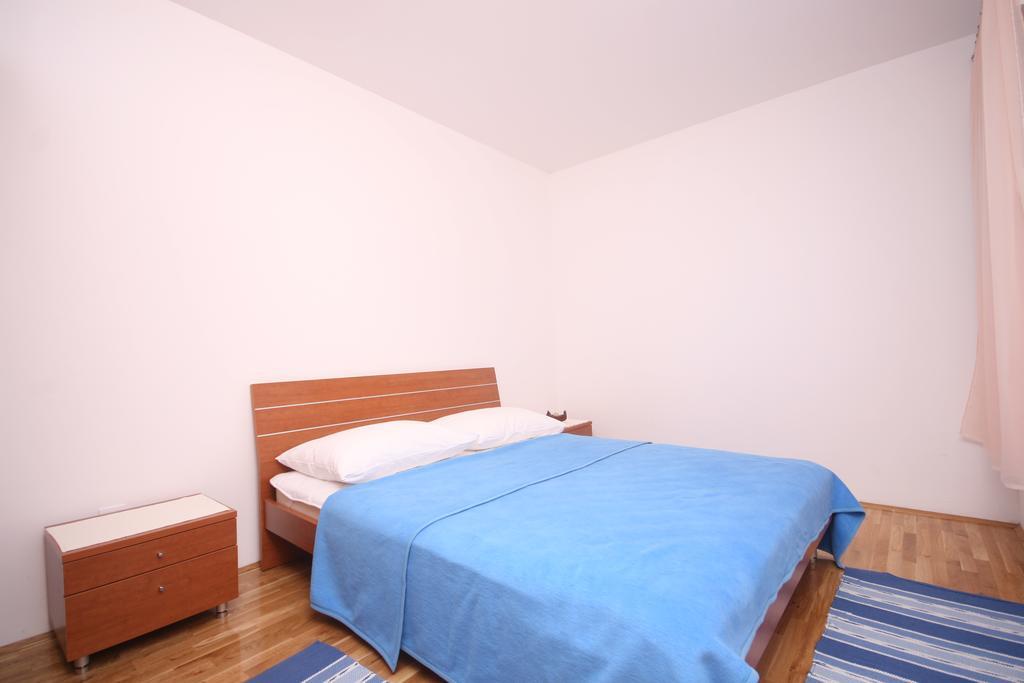 Apartments Beverly Омиш Экстерьер фото