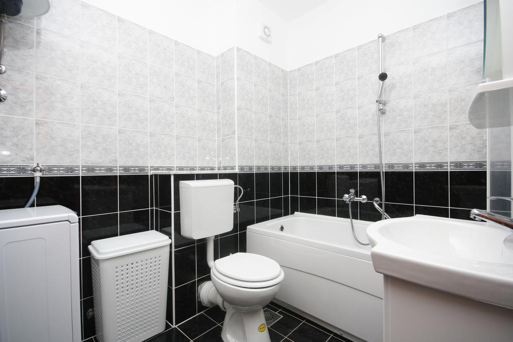 Apartments Beverly Омиш Экстерьер фото