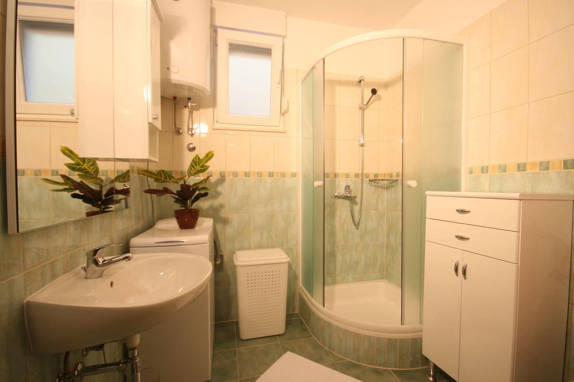 Apartments Beverly Омиш Экстерьер фото