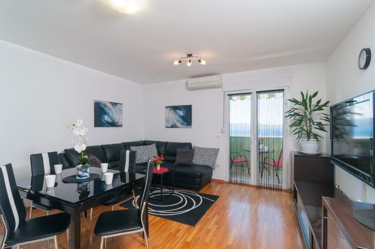 Apartments Beverly Омиш Экстерьер фото