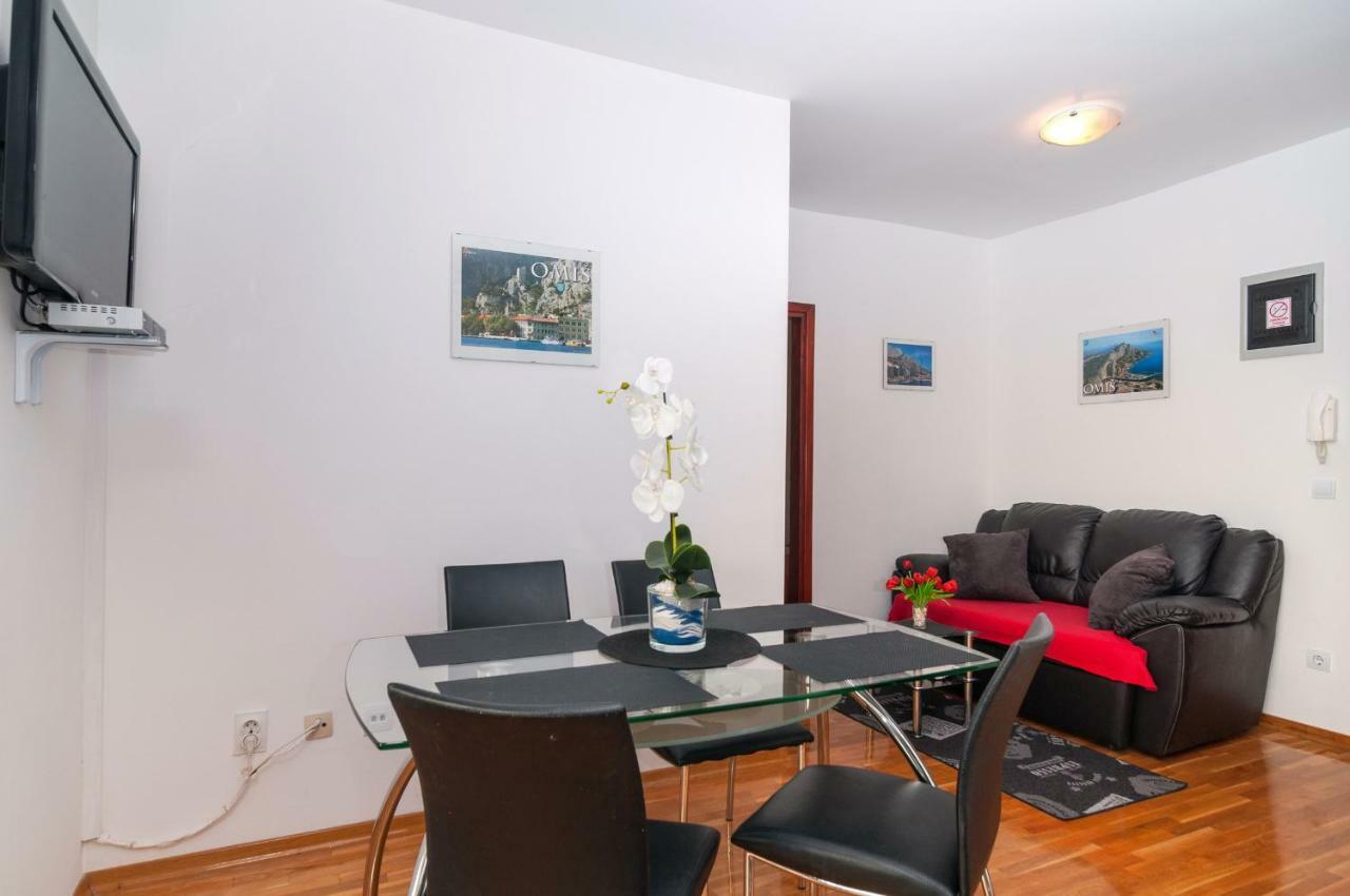 Apartments Beverly Омиш Экстерьер фото